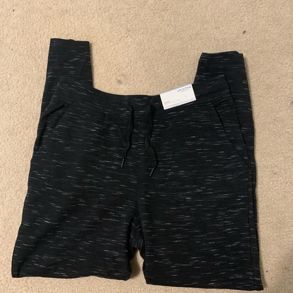 Joggers w/ ankle zipper